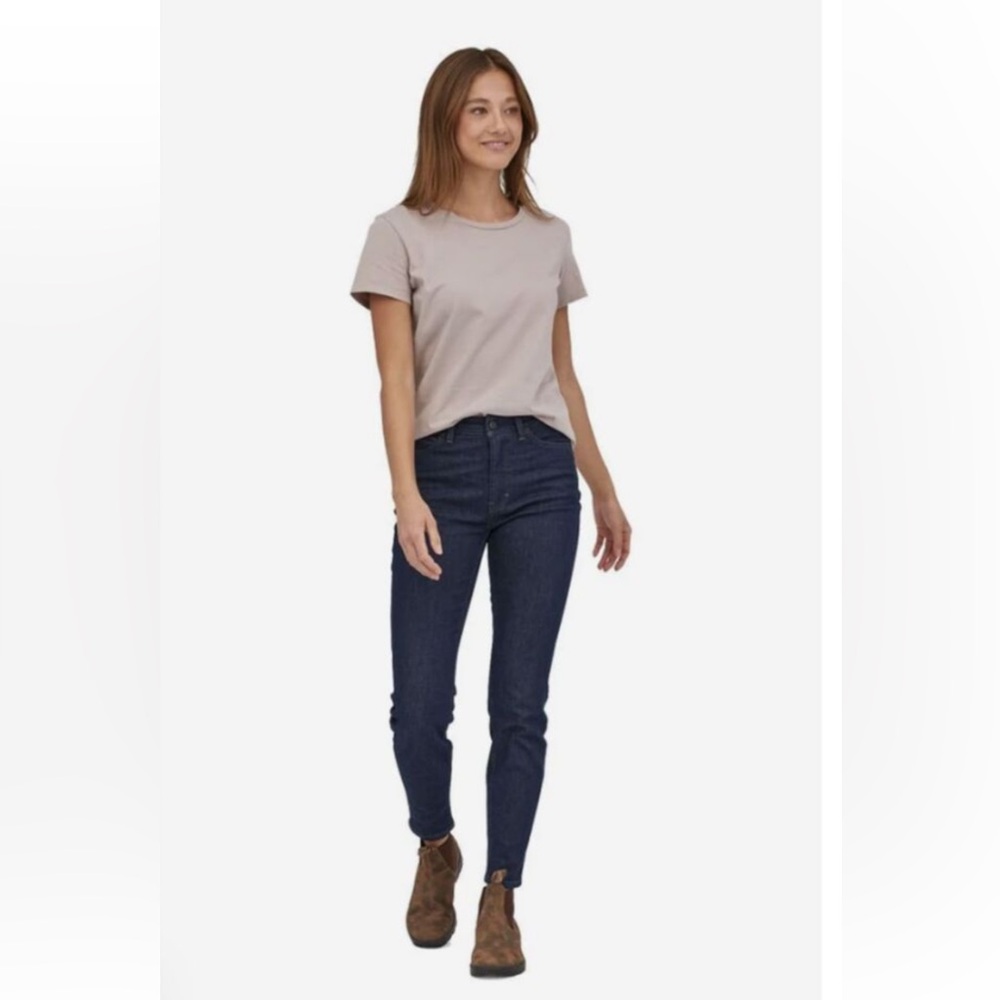 NWT Patagonia size 26 sim jeans in dark wash